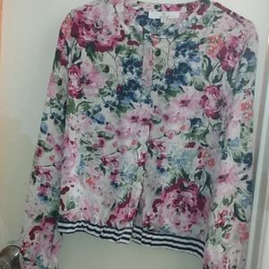 Floral print button up with stretchy hem
